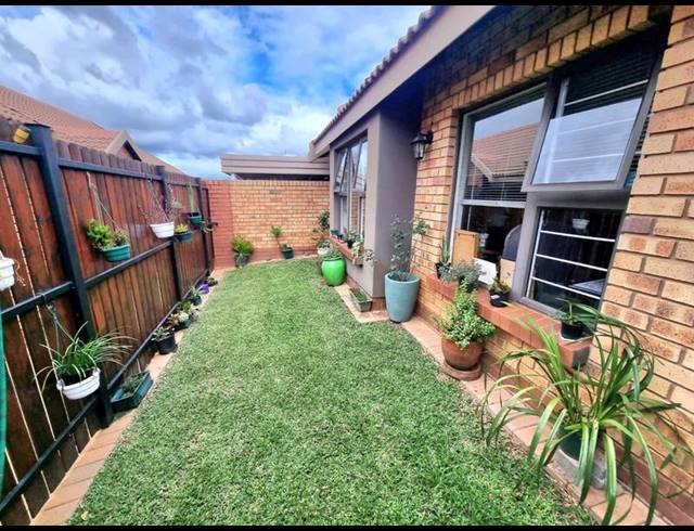 2 BEDROOM TOWNHOUSE FOR SALE IN MONTANA TUINE